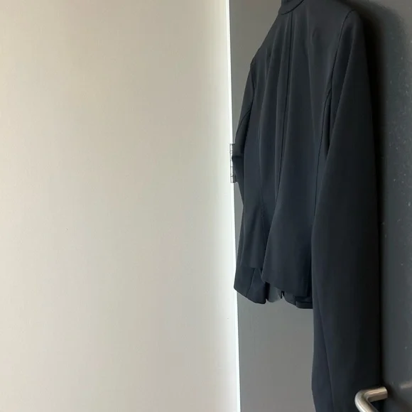 Teenflo size 8 EUC Black Blazer Structured Suit Jacket - Picture 9 of 13